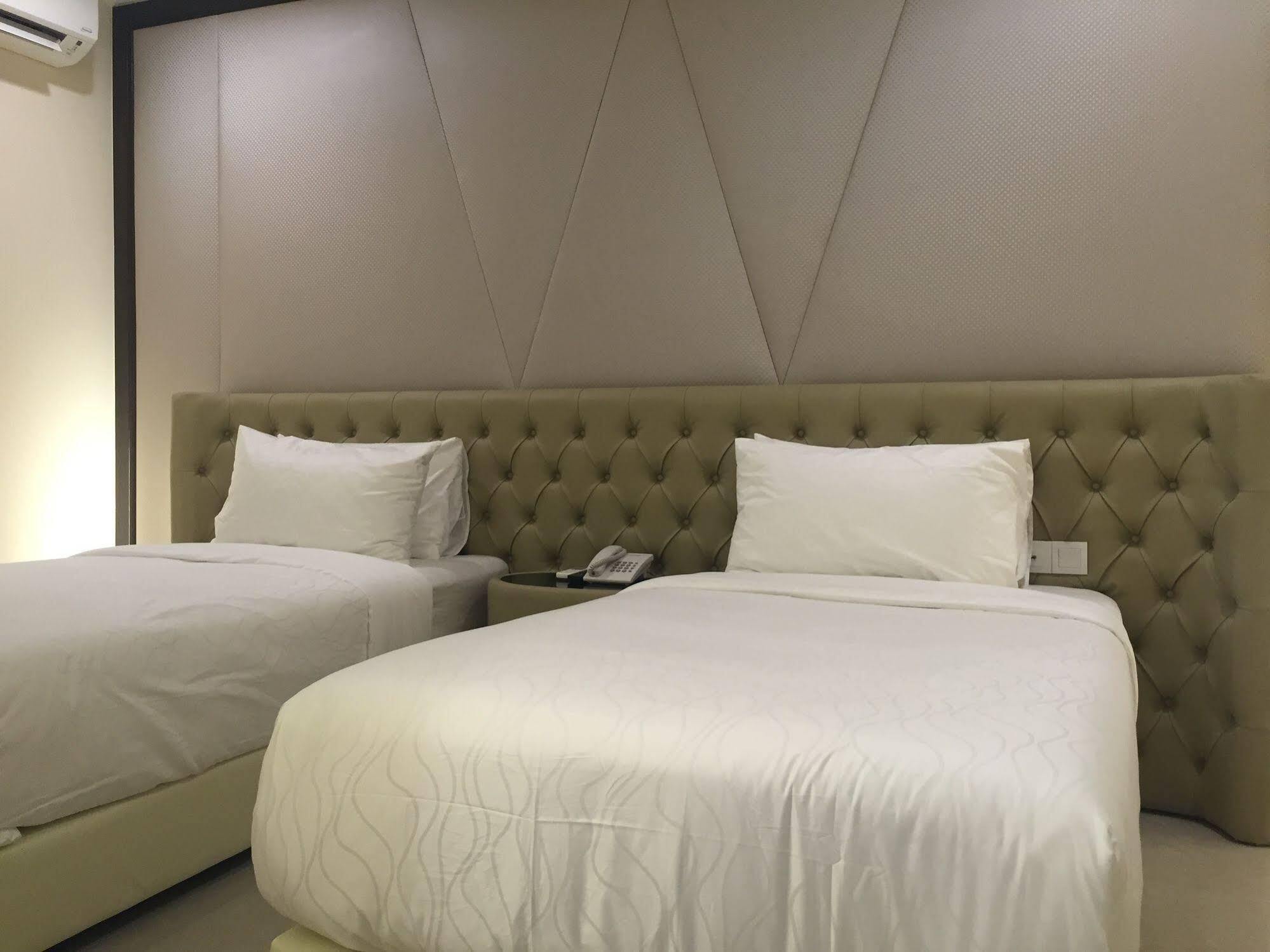 Ritzton Hotel Johor Bahru Exterior foto